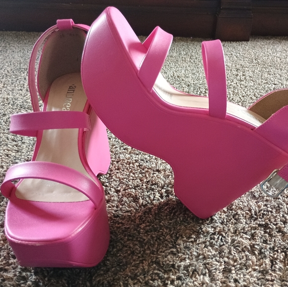 Platform - Picture 3 of 5